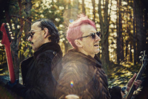 Jaunā rokgrupa Pink Fluids izdod dziesmu Salty Beaches